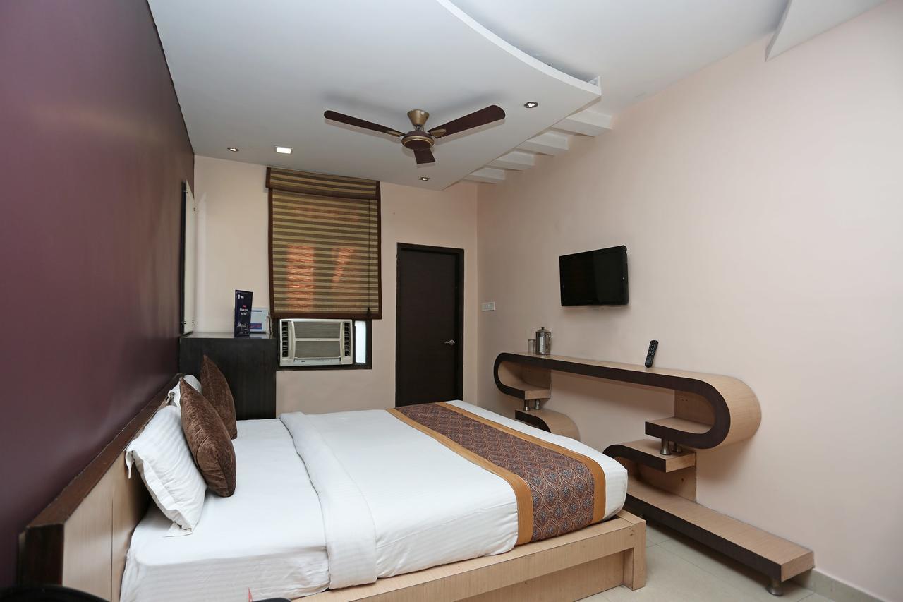Oyo 11596 Sanjay Guest House Kanpur Dış mekan fotoğraf