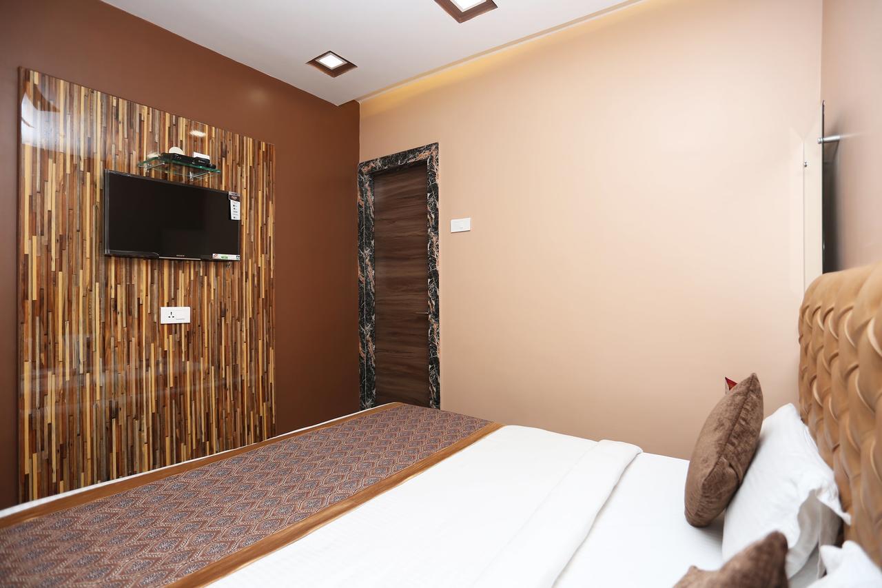 Oyo 11596 Sanjay Guest House Kanpur Dış mekan fotoğraf